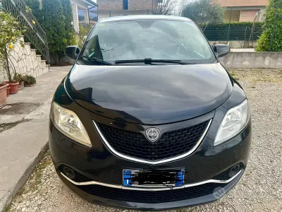 Usata Lancia Ypsilon 95 CV (69 kW) 2016 Nero Utilitaria