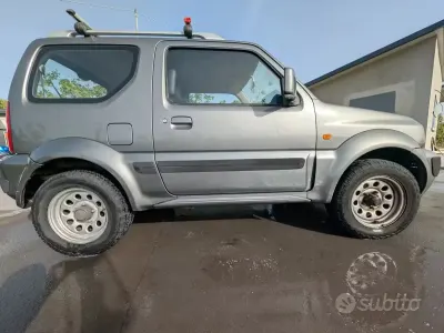 Usata Suzuki Jimny 85 CV (62 kW) 2007 Grigio SUV