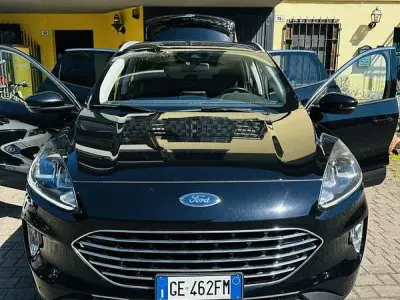 Begagnad Ford Kuga Titanium 120 HK (88 kW) 2021 Svart SUV