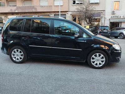 Käytetty VW Touran 109 HP (80 kW) 2008 Musta Tila-auto
