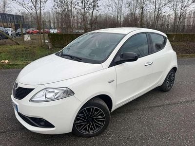 Usata Lancia Ypsilon Gold 69 CV (50 kW) 2020 Bianco Utilitaria