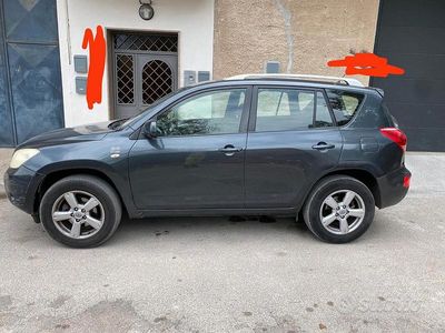 Usata Toyota RAV4 152 CV (111 kW) 2007 Grigio SUV