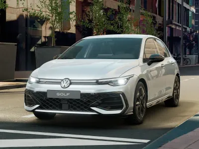 Nuova VW Golf VIII R-line Plus 150 CV (110 kW) 2026 Dolomite silver metallizzato Berlina