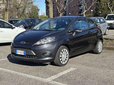 Usata Ford Fiesta 60 CV (44 kW) 2010 Grigio Utilitaria