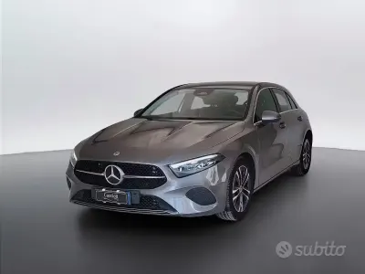 Usata Mercedes A180 Advanced 116 CV (85 kW) 2023 Grigio montagna Berlina