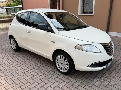Usata Lancia Ypsilon 69 CV (50 kW) 2013 Bianco Utilitaria