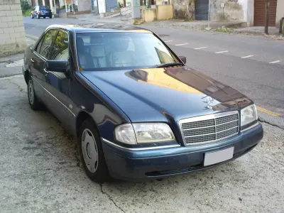 Usata Mercedes C250 Elegance 150 CV (110 kW) 1997 Blu Berlina
