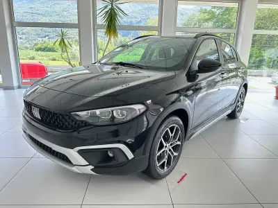 Usata Fiat Tipo Cross 99 CV (72 kW) 2023 Nero Berlina