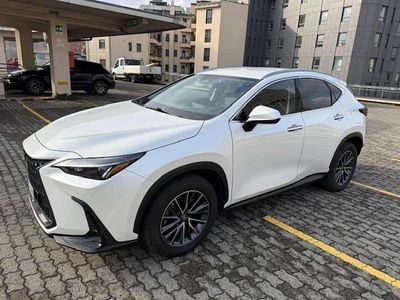Usata Lexus NX450h+ 185 CV (136 kW) 2022 Bianco perla met. SUV