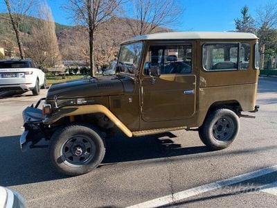 Usata Toyota Land Cruiser 1982 Marrone SUV