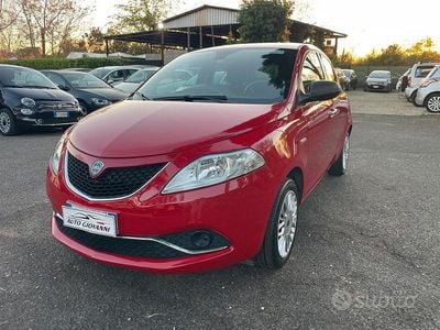 Usata Lancia Ypsilon Gold 69 CV (50 kW) 2017 Rosso Utilitaria