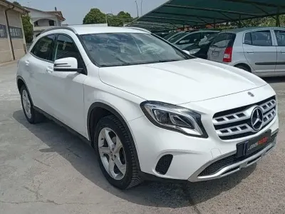 Usata Mercedes GLA180 108 CV (79 kW) 2018 Bianco SUV