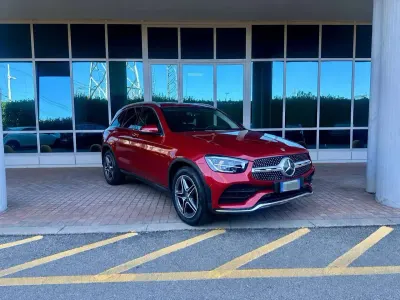 Usata Mercedes GLC220 Premium 194 CV (142 kW) 2022 Vernice rossa giacinto SUV