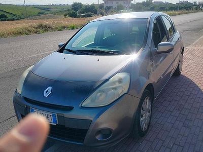 Usata Renault Clio II 75 CV (55 kW) 2010 Grigio Utilitaria