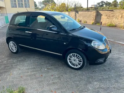 Usata Lancia Ypsilon 69 CV (50 kW) 2011 Nero Utilitaria
