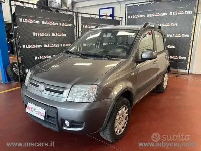 Usado Fiat Panda 4x4 Climbing 69 HP (50 kW) 2011 Cinzento Citadino