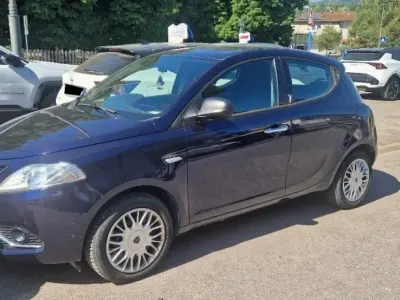 Usata Lancia Ypsilon Silver 69 CV (50 kW) 2016 Blu Utilitaria