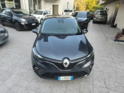 Usata Renault Clio V 90 CV (66 kW) 2022 Grigio Berlina