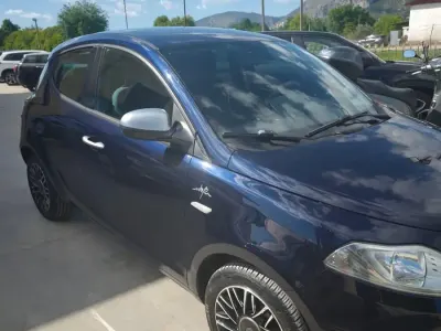Usado Lancia Ypsilon S 95 HP (69 kW) 2016 Azul Citadino