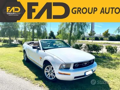 Usata Ford Mustang 215 CV (158 kW) 2006 Bianco Cabrio