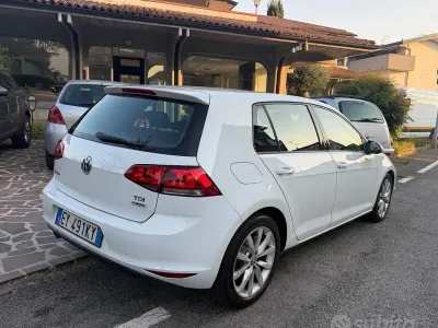 Usata VW Golf VII Highline 110 CV (80 kW) 2015 Bianco Berlina
