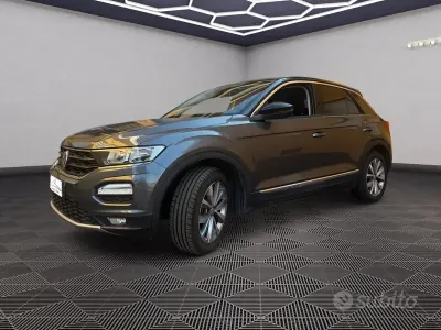 Usata VW T-Roc 150 CV (110 kW) 2018 Grigio SUV