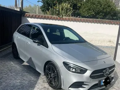 Usata Mercedes B180 Premium 116 CV (85 kW) 2019 Grigio Utilitaria