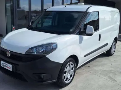 Usata Fiat Doblò 120 CV (88 kW) 2018 Bianco pastello Monovolume