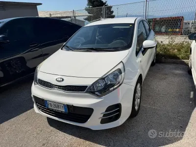 Usata Kia Rio 85 CV (62 kW) 2016 Bianco Utilitaria
