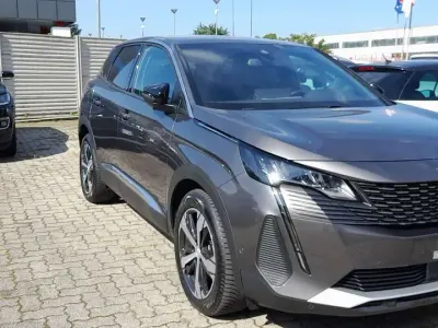 Usata Peugeot 3008 Allure 131 CV (96 kW) 2024 Grigio SUV