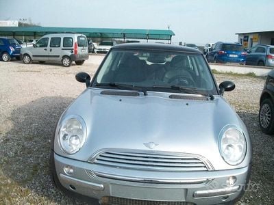 Usata Mini Cooper 115 CV (84 kW) 2004 Grigio Utilitaria