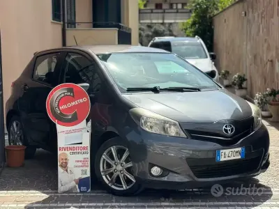 Second-hand Toyota Yaris Lounge 90 CP (66 kW) 2015 Gri Hatchback
