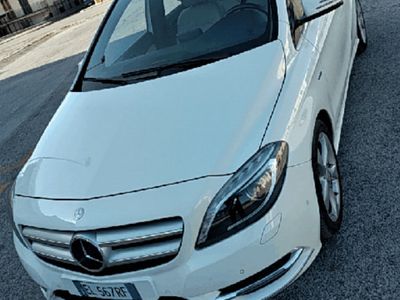 Mercedes B200