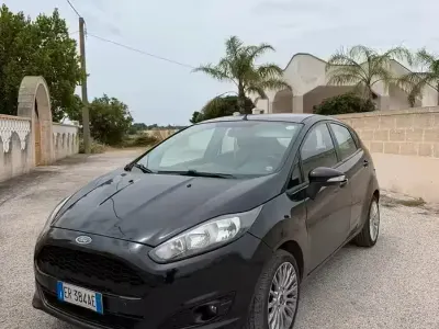 Usata Ford Fiesta 97 CV (71 kW) 2013 Nero Berlina