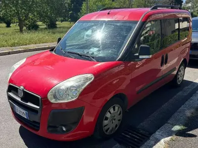 Usata Fiat Doblò Emotion 120 CV (88 kW) 2011 Rosso Monovolume