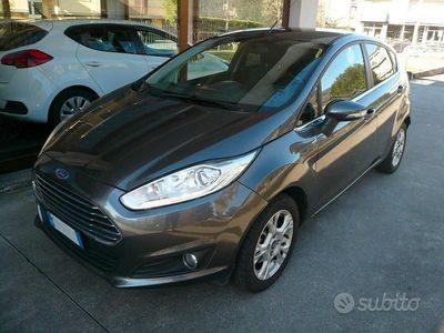 Gebraucht Ford Fiesta 80 PS (58 kW) 2016 Grau Limousine