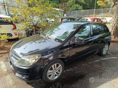 Nero Usata 2008 Opel Astra Berlina | 1500 € (Buon prezzo)