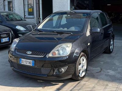 Usata Ford Fiesta Ghia 75 CV (55 kW) 2007 Nero Utilitaria