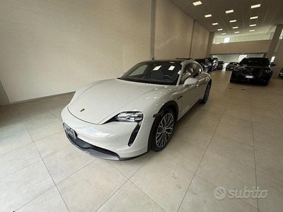 Usata Porsche Taycan Cross Turismo 319 kW (435 CV) 2022 Grigio Station wagon