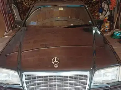 Usata Mercedes C200 136 CV (100 kW) 1994 Nero Berlina