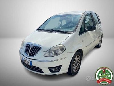 Usata Lancia Musa Gold 95 CV (69 kW) 2011 Bianco Monovolume