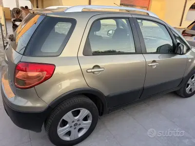 Usata Fiat Sedici 120 CV (88 kW) 2008 Marrone SUV