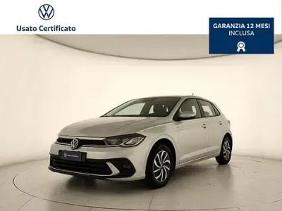 Usata VW Polo Life 95 CV (69 kW) 2023 Grigio Utilitaria