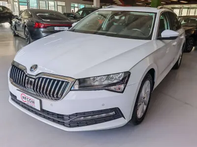 Usata Skoda Superb Style 150 CV (110 kW) 2022 Bianco Station wagon