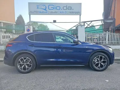 Usata Alfa Romeo Stelvio 209 CV (153 kW) 2021 Blu/azzurro SUV