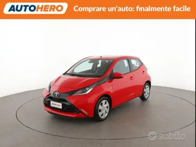 Usata Toyota Aygo 69 CV (50 kW) 2017 Rosso Utilitaria