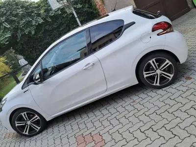 Usata Peugeot 208 GT-line 110 CV (80 kW) 2016 Utilitaria