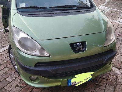 Verde Usata 2006 Peugeot 1007 Monovolume | 1500 € (Buon prezzo)