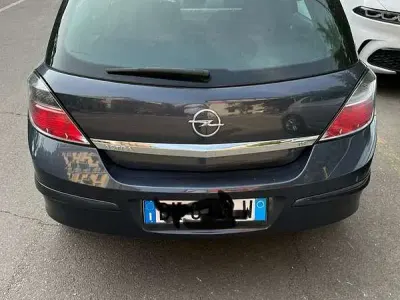 Usata Opel Astra Enjoy 116 CV (85 kW) 2007 Berlina