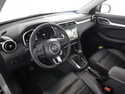 Usata MG ZS Luxury 106 CV (77 kW) 2024 Monument silver SUV